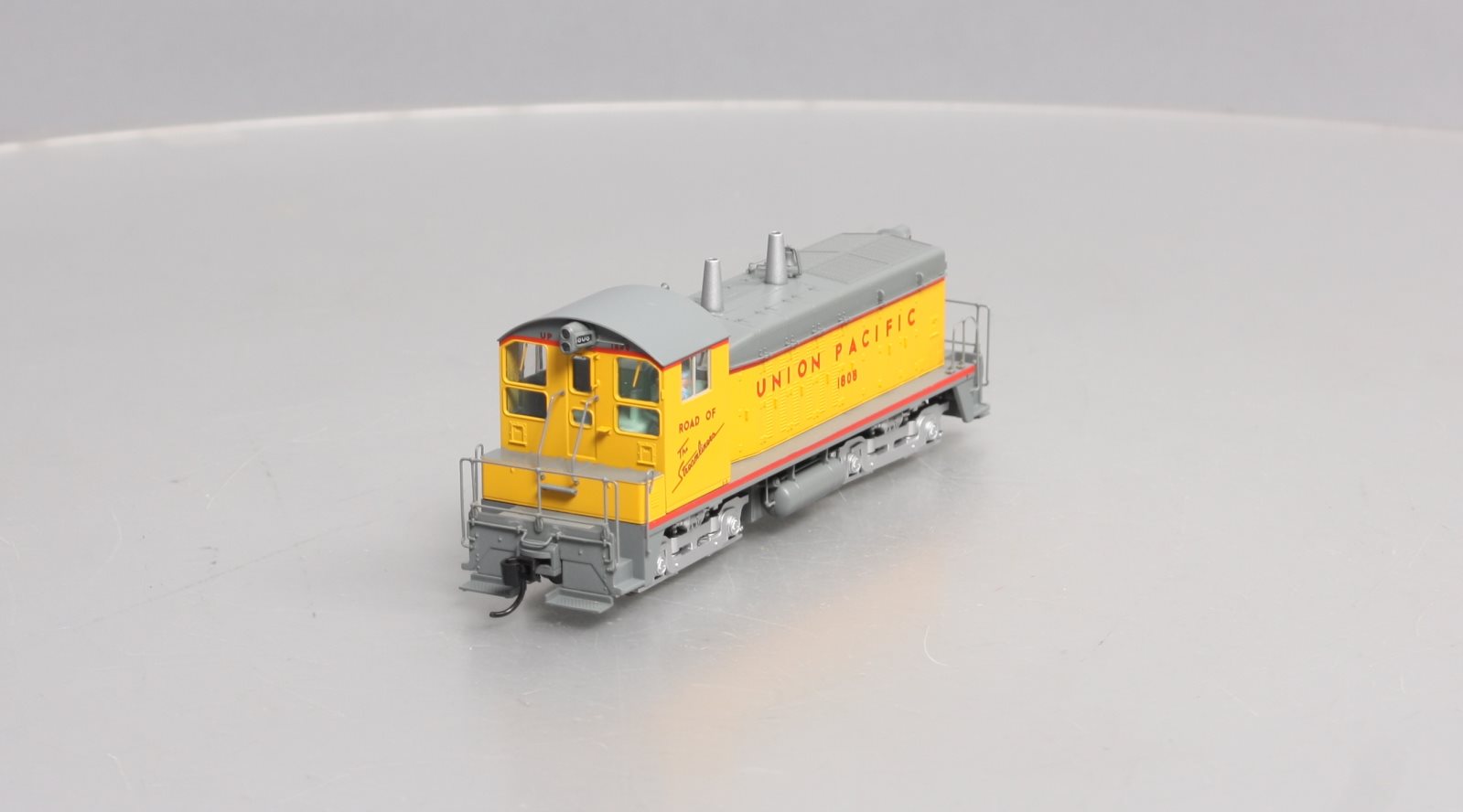 Walthers 910-10662 HO Union Pacific EMD SW7 Diesel Locomotive Standard DC #1808