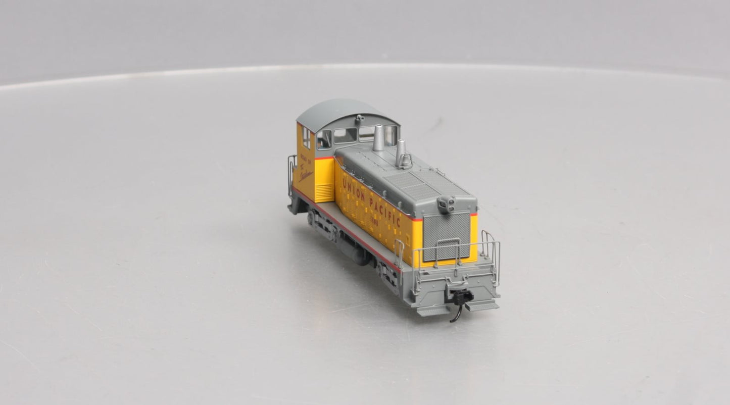 Walthers 910-10662 HO Union Pacific EMD SW7 Diesel Locomotive Standard DC #1808
