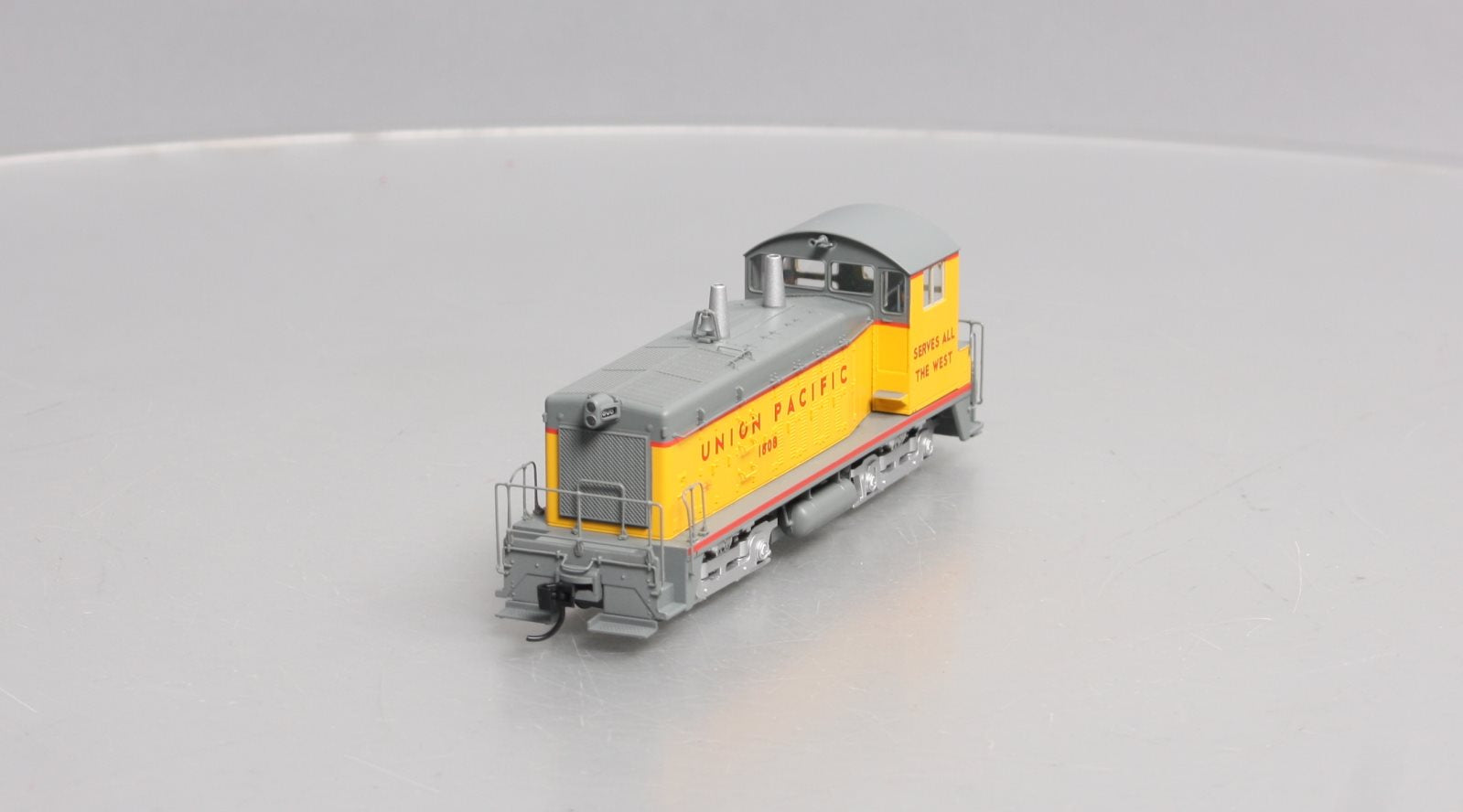 Walthers 910-10662 HO Union Pacific EMD SW7 Diesel Locomotive Standard DC #1808