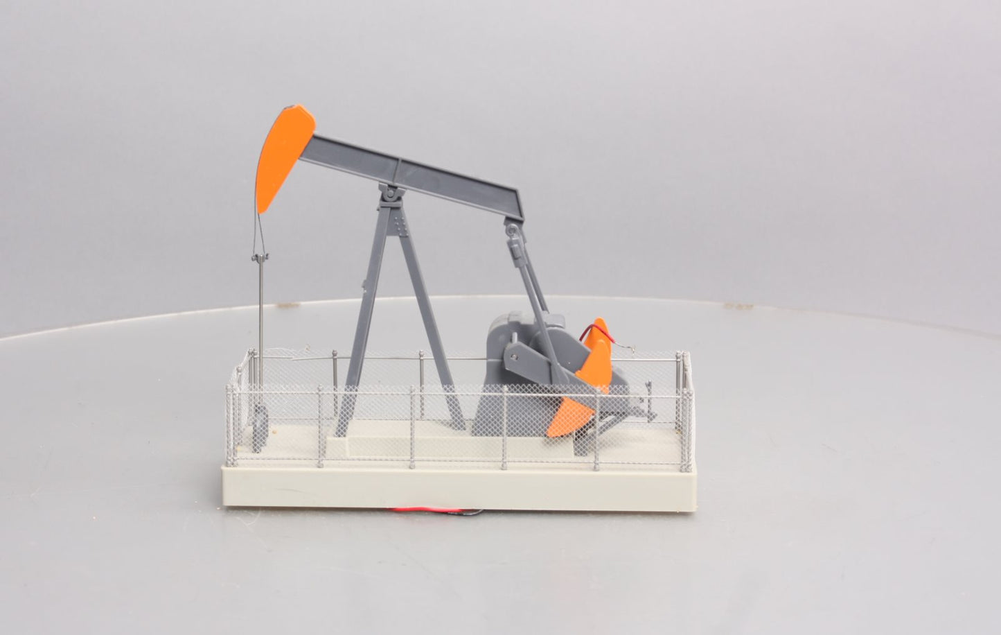 Atlas 66905 O Scale Orange & Black Operating Oil Pump