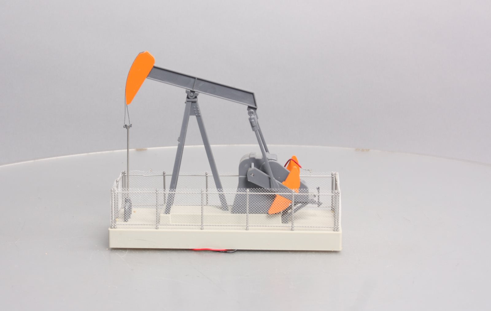 Atlas 66905 O Scale Orange & Black Operating Oil Pump