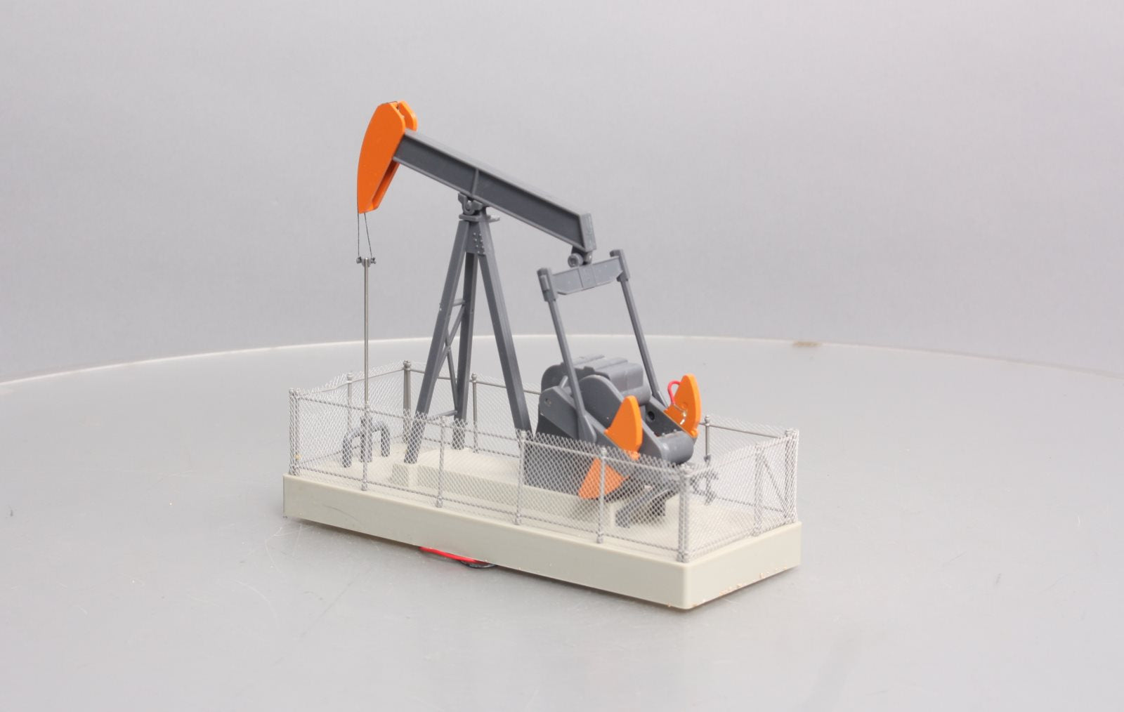 Atlas 66905 O Scale Orange & Black Operating Oil Pump