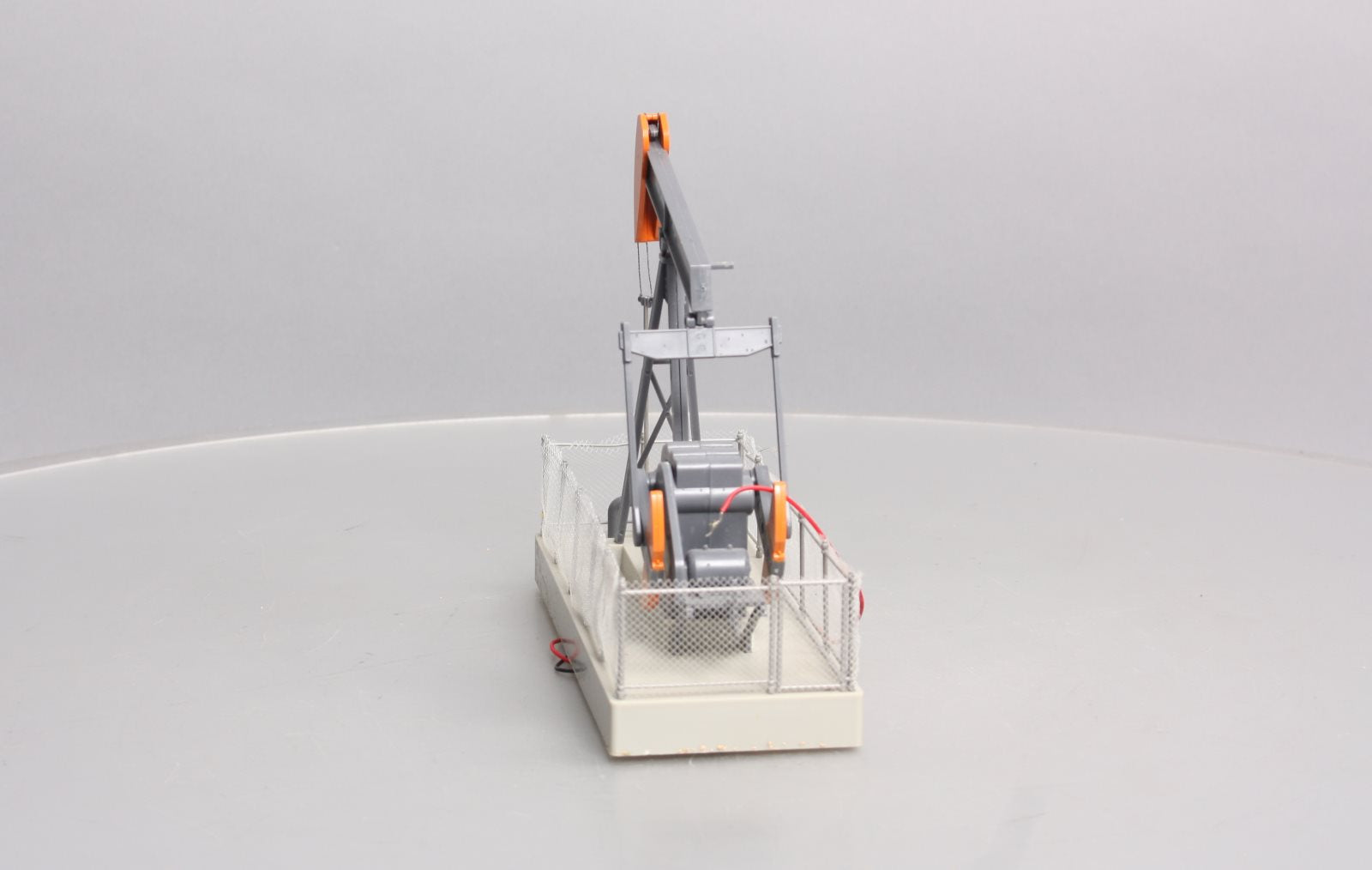 Atlas 66905 O Scale Orange & Black Operating Oil Pump
