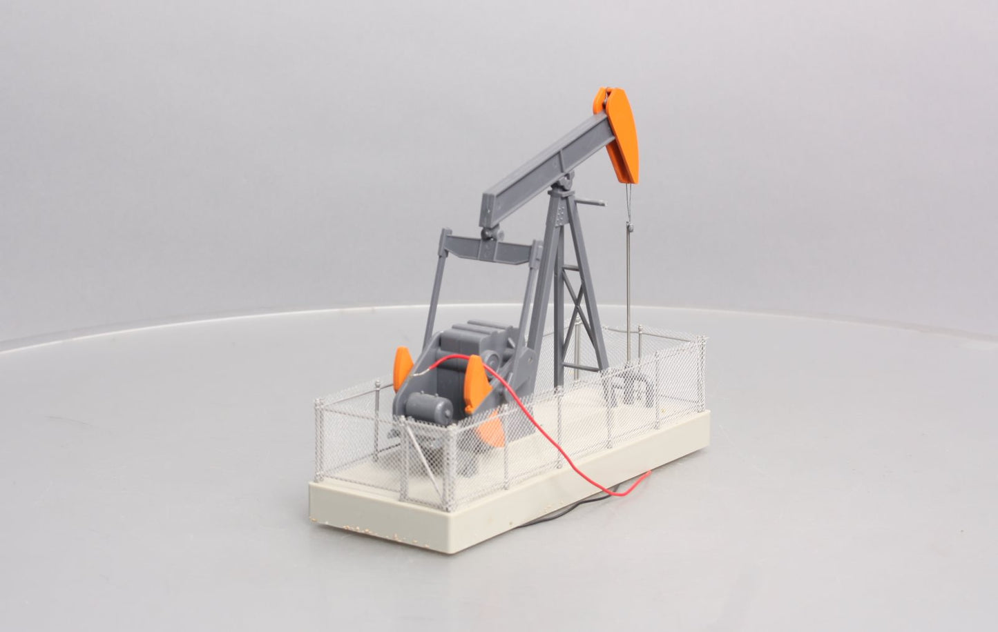 Atlas 66905 O Scale Orange & Black Operating Oil Pump