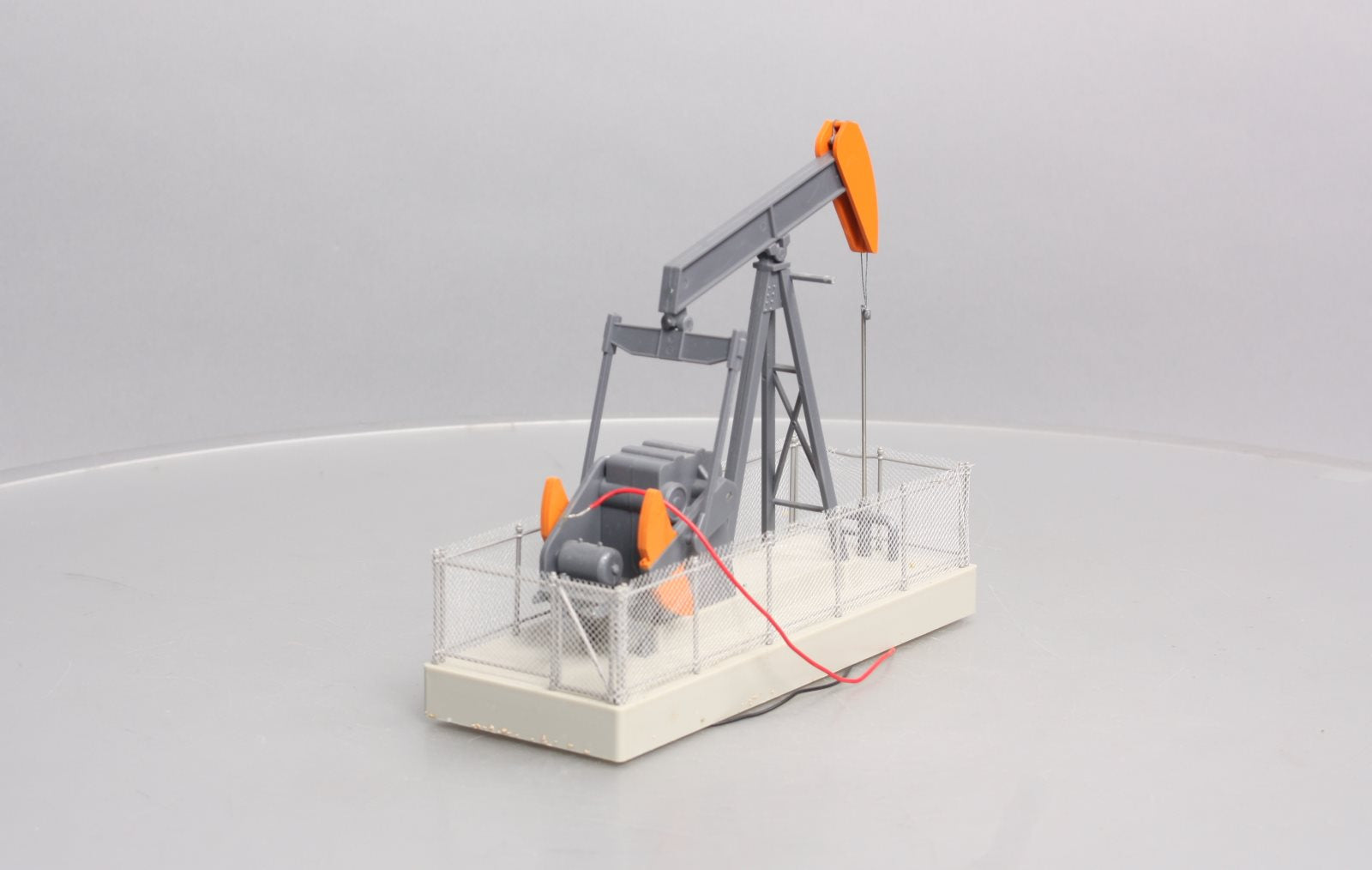 Atlas 66905 O Scale Orange & Black Operating Oil Pump