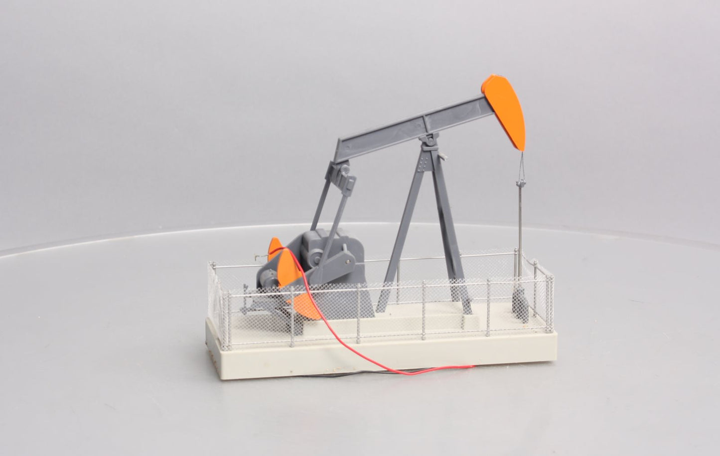 Atlas 66905 O Scale Orange & Black Operating Oil Pump