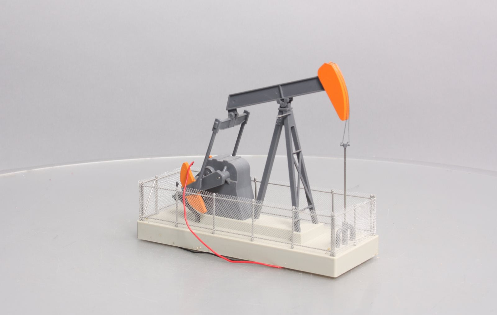 Atlas 66905 O Scale Orange & Black Operating Oil Pump