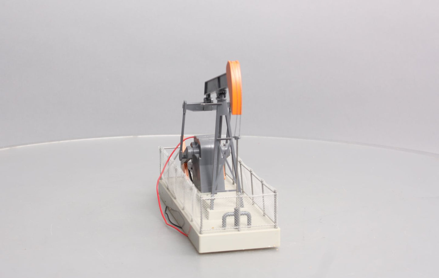 Atlas 66905 O Scale Orange & Black Operating Oil Pump