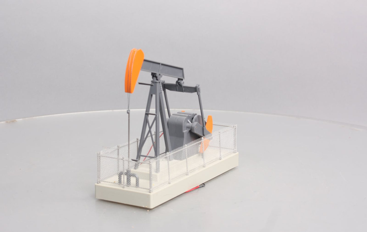 Atlas 66905 O Scale Orange & Black Operating Oil Pump
