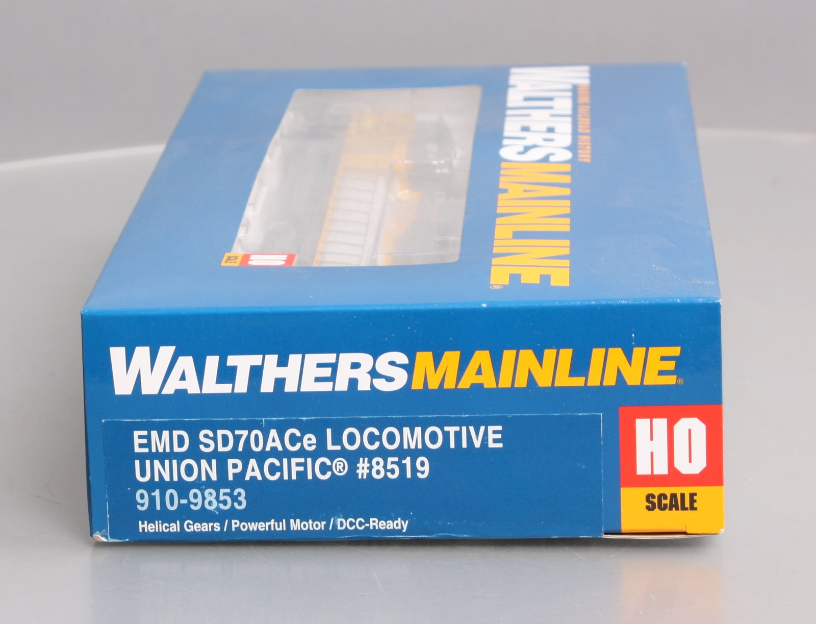Walthers 910-9853 Union Pacific SD70ACe Diesel Locomotive #8519