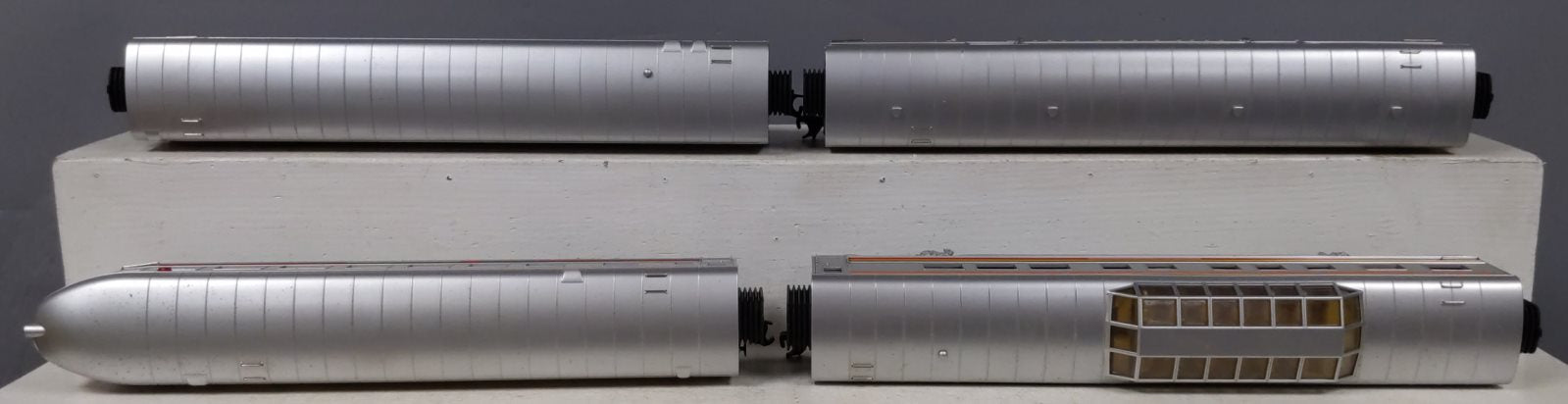 MTH 30-67057 O Santa Fe 60' Streamlined Passenger Set (Set of 4) LN/Box