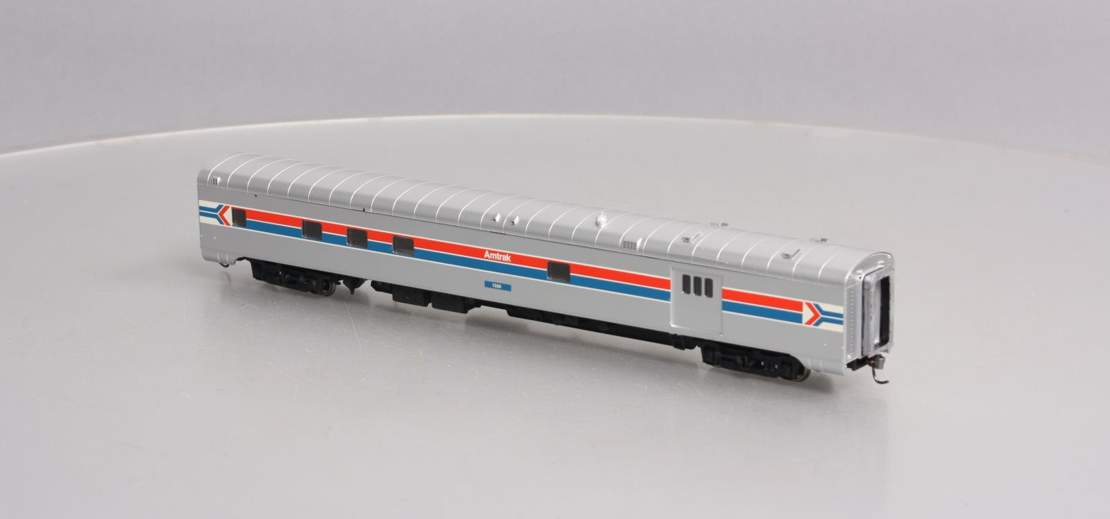 Walthers 932-9069 HO Scale Amtrak Phase 1 Food Service Combination Car #1555