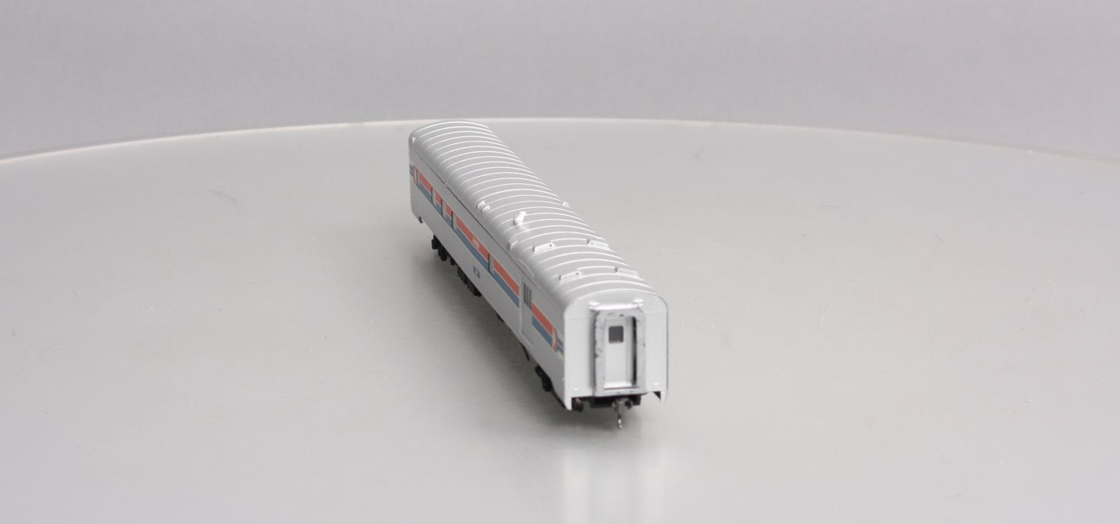 Walthers 932-9069 HO Scale Amtrak Phase 1 Food Service Combination Car #1555