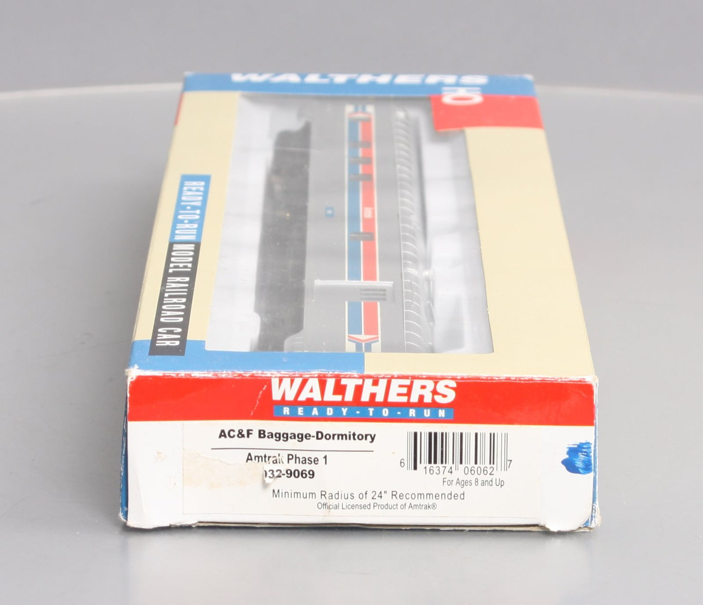 Walthers 932-9069 HO Scale Amtrak Phase 1 Food Service Combination Car #1555