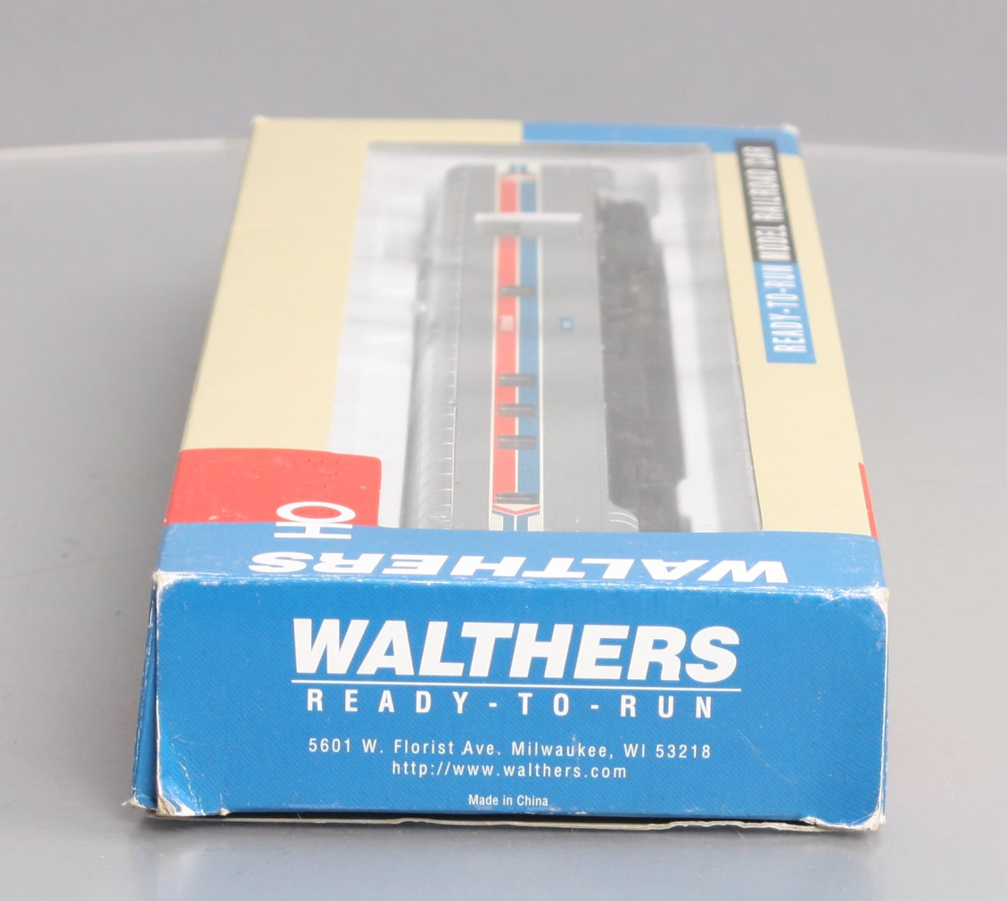 Walthers 932-9069 HO Scale Amtrak Phase 1 Food Service Combination Car #1555