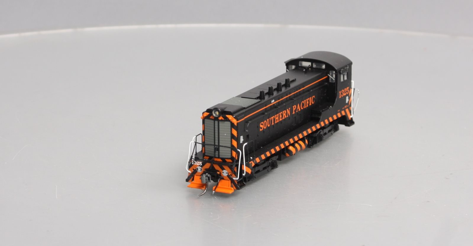 Bowser 23509 HO Southern Pacific VO-1000 Phase I Diesel Locomotive #1325