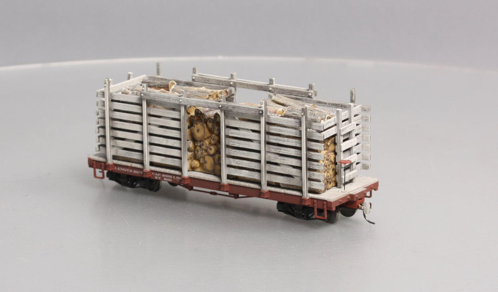 Bachmann 26899 On30 Painted & Unlettered Pulpwood Car w/ Cast Resin Load