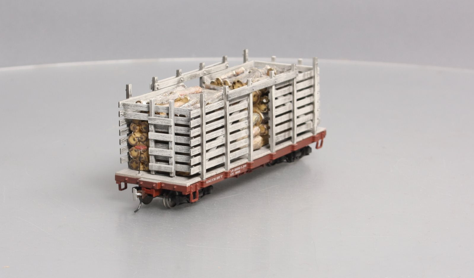 Bachmann 26899 On30 Painted & Unlettered Pulpwood Car w/ Cast Resin Load