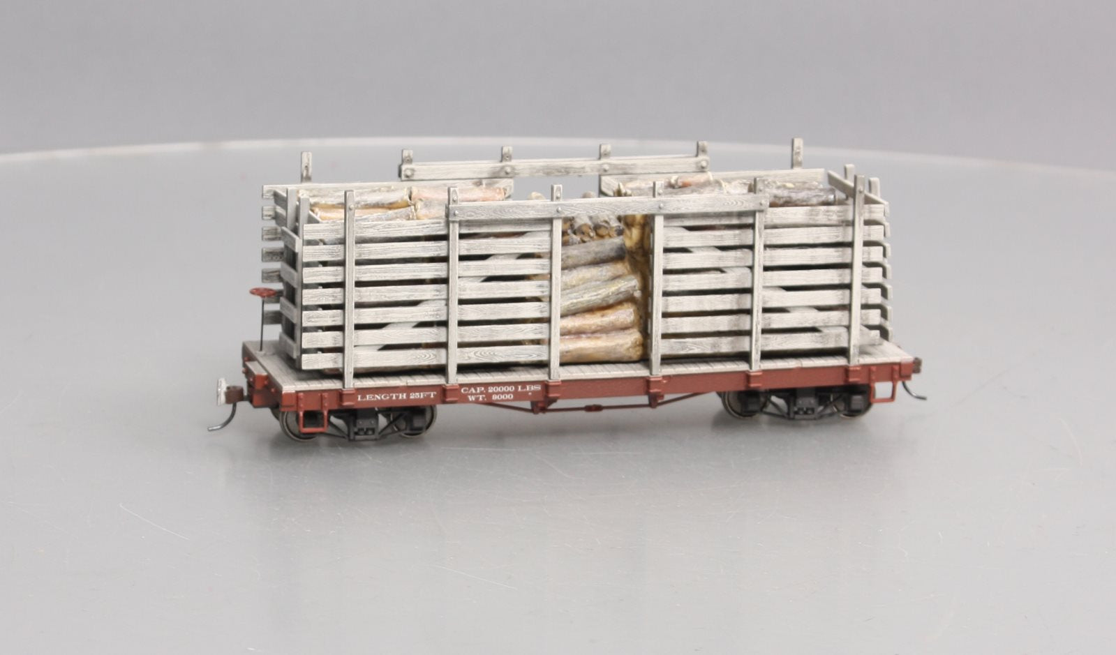 Bachmann 26899 On30 Painted & Unlettered Pulpwood Car w/ Cast Resin Load