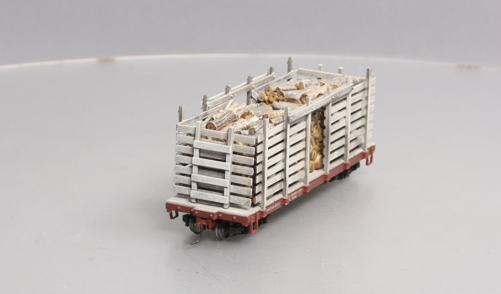 Bachmann 26899 On30 Painted & Unlettered Pulpwood Car w/ Cast Resin Load