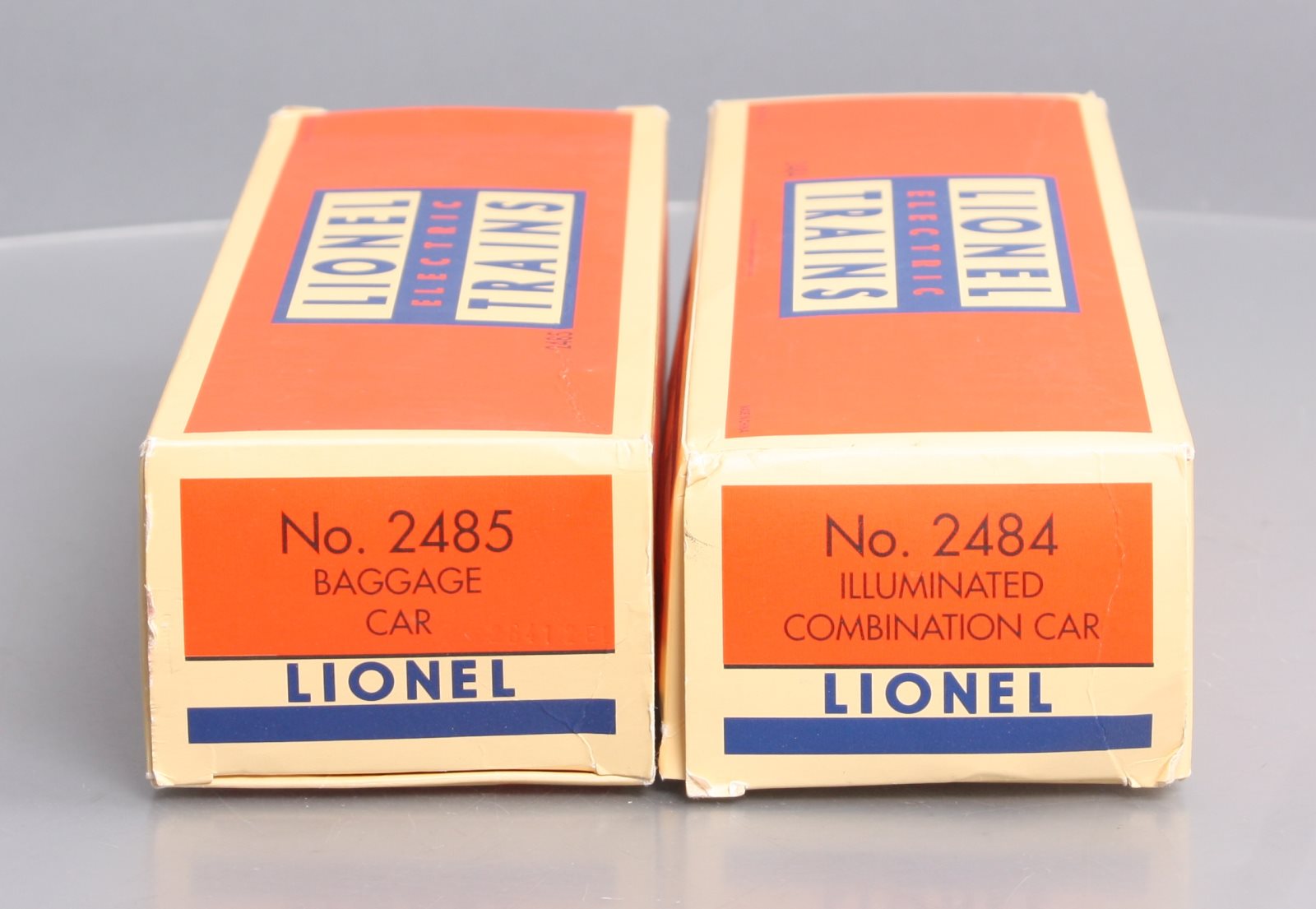Lionel 6-27929 Union Pacific Streamlined Anniversary Passenger Car (Set of 2)