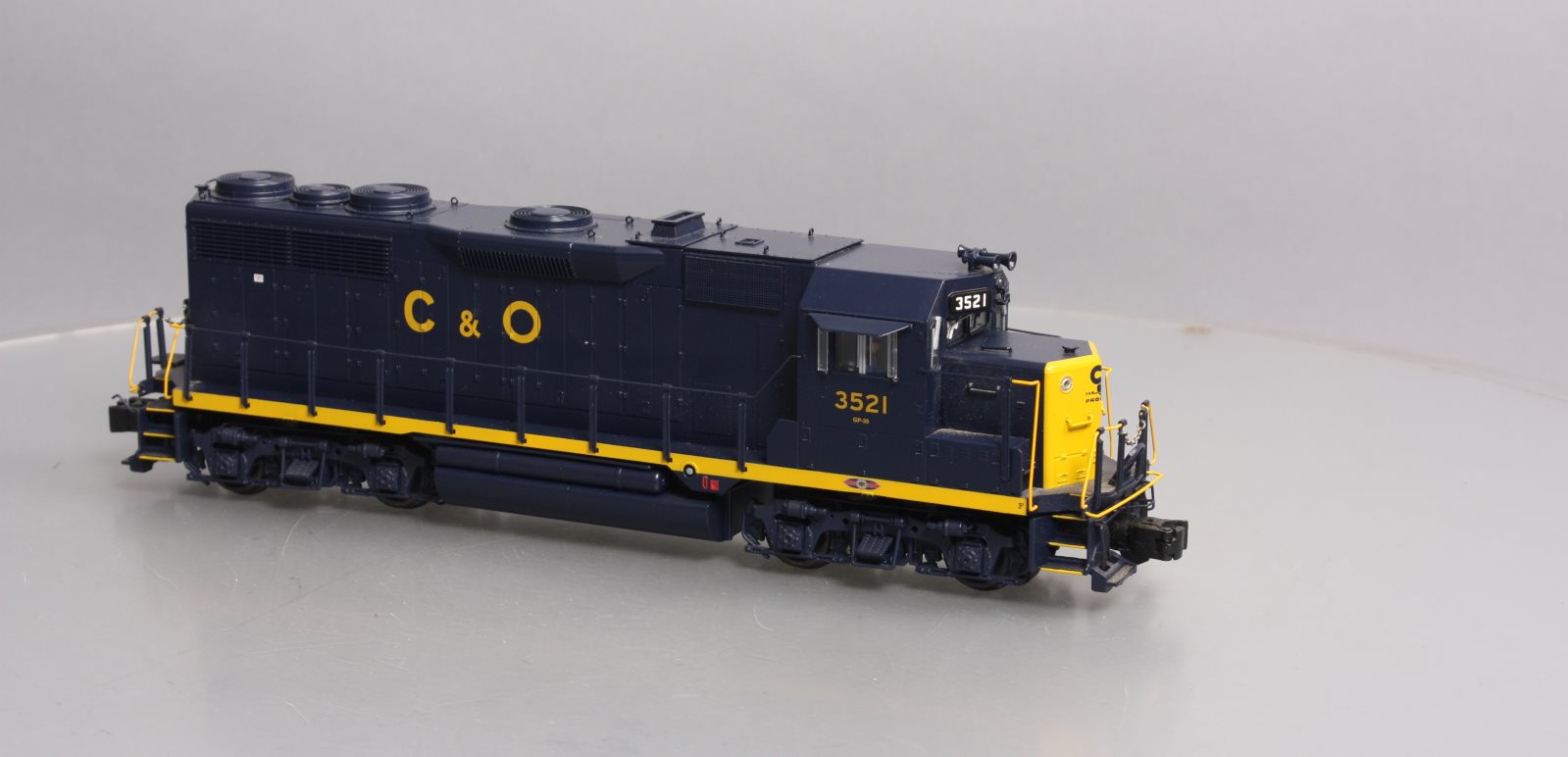 Lionel 6-38985 O Chesapeake & Ohio Legacy GP35 Diesel Locomotive #3521