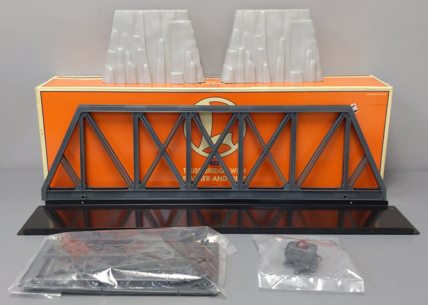 Lionel 6-12772 O Gauge Truss Bridge with Flasher and Piers