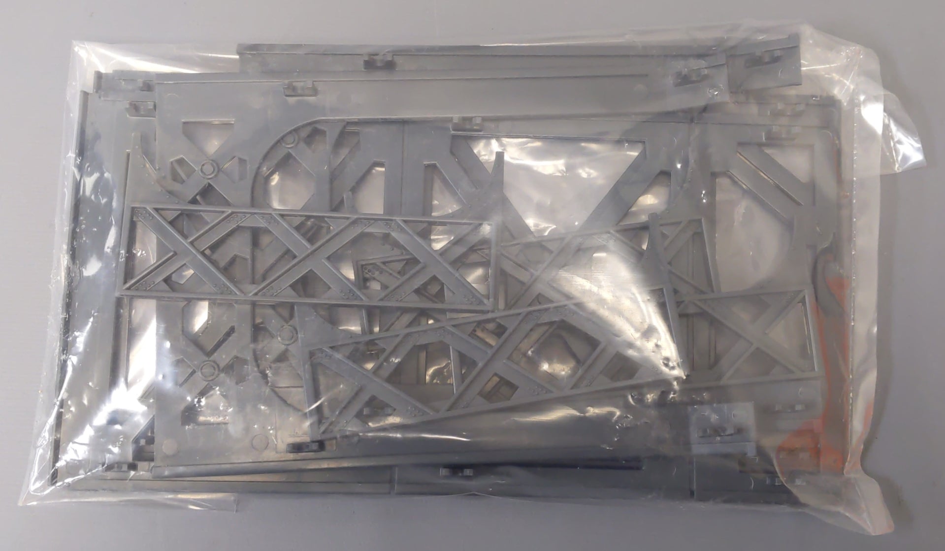 Lionel 6-12772 O Gauge Truss Bridge with Flasher and Piers