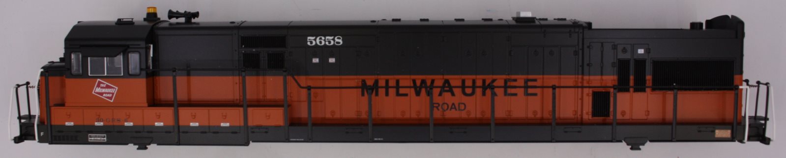 Lionel 28266-2 #5659 Milwaukee Rd U30C Non-Powered Shell