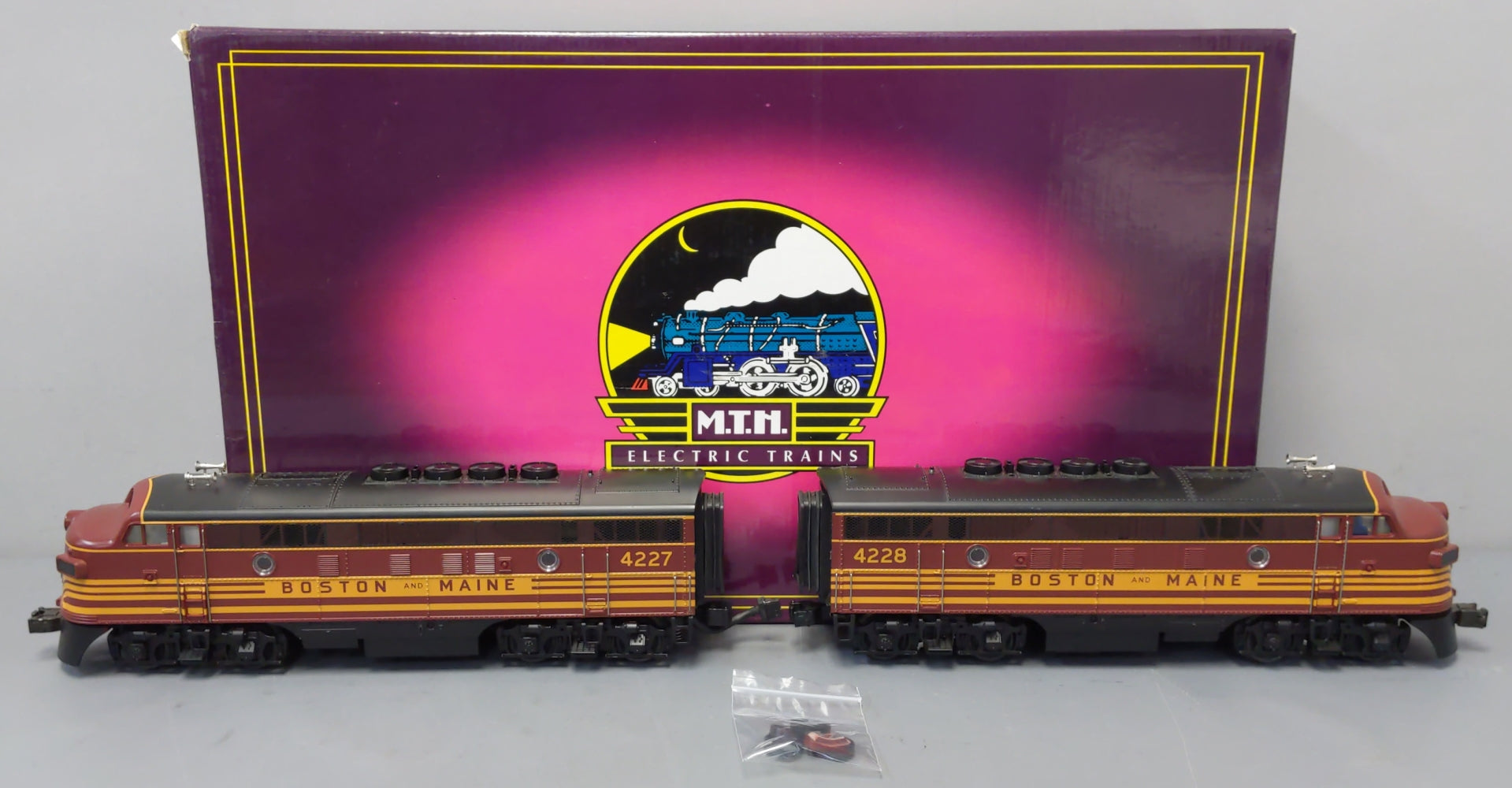 MTH 20-2126-1 O Boston & Maine F3 AA Diesel Set w/PS1 #4227/4228 LN/Box