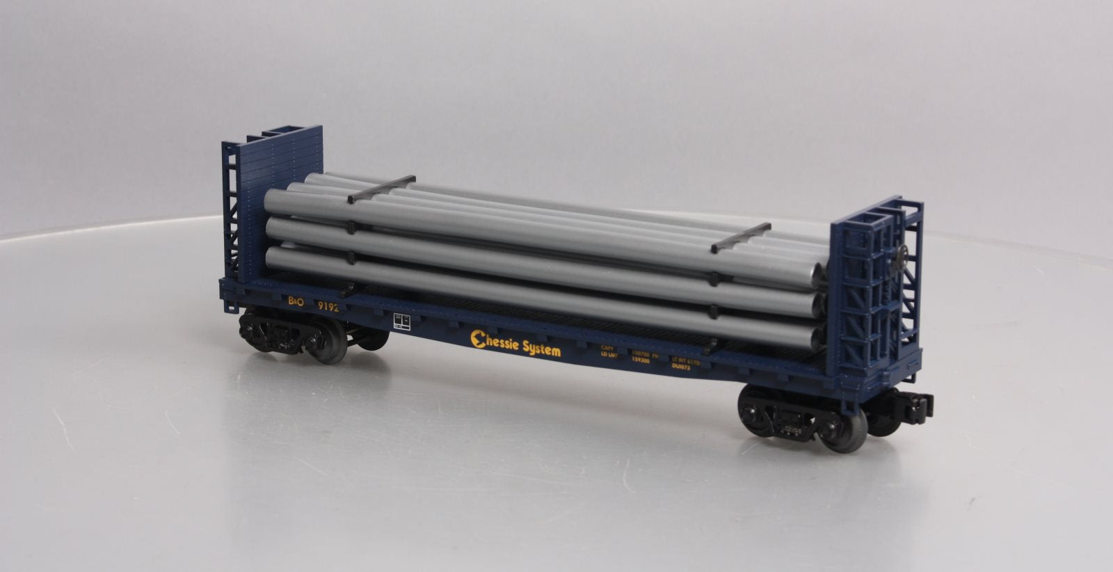 MTH 30-76363 O Chessie Flat Car w/Bulkheads & Pipe Load #9192 LN/Box