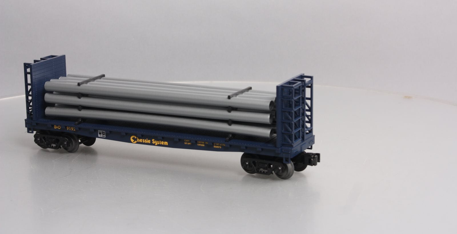 MTH 30-76363 O Gauge Chessie Flat Car w/Bulkheads & Pipe Load #9192