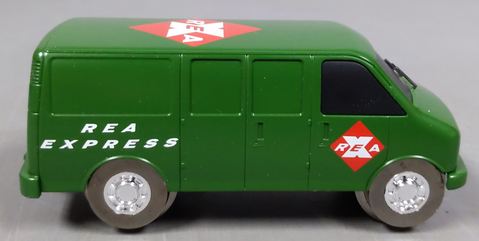 Lionel 6-21153 O REA Delivery Van SuperStreets Set
