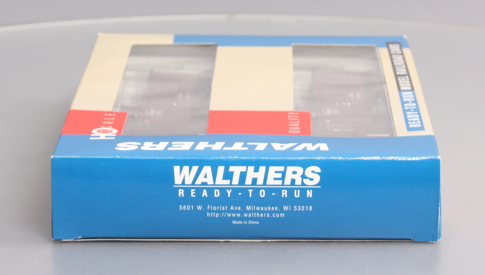 Walthers 932-27562 HO CB&Q 4-Window Wood Caboose (Set of 2) #13818/13967