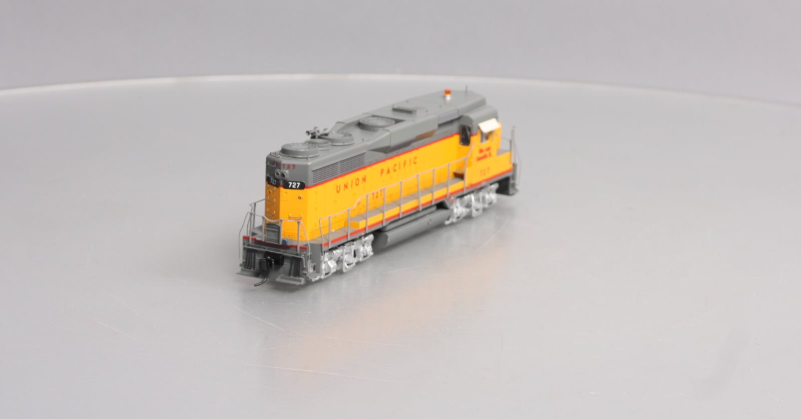Walthers 920-48865 HO Union Pacific EMD GP30 Diesel Locomotive #727