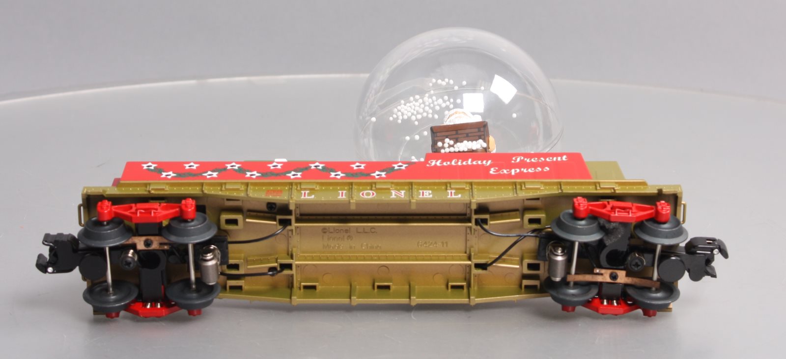 Lionel 6-37035 O Scale Santa's Operating Snow Globe Car NIB