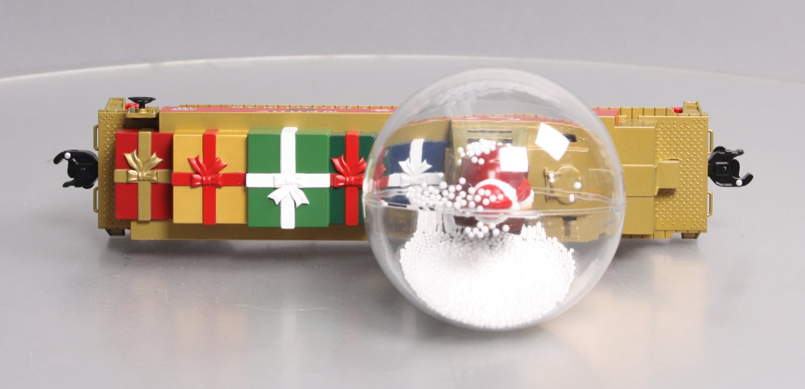 Lionel 6-37035 Santa's Operating Snow Globe Car LN/Box