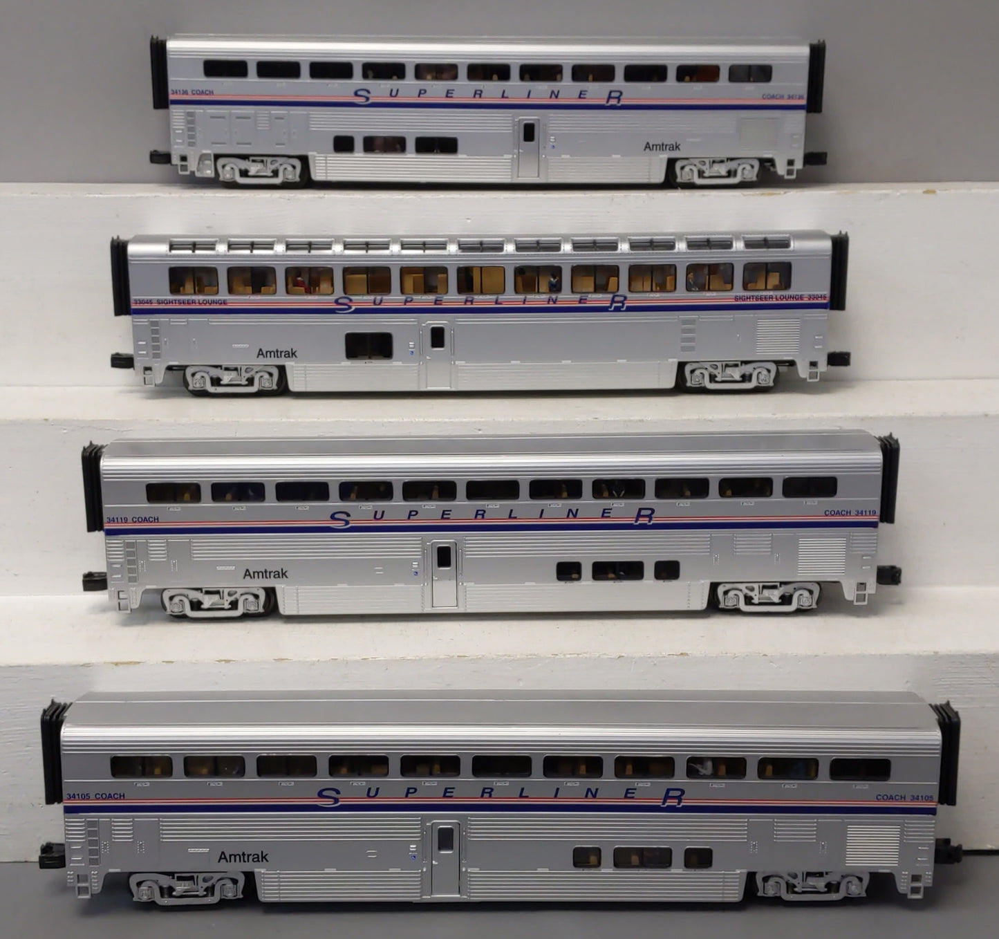 MTH 20-65233 O Amtrak/Northeast Thin Stripes SuperLiner Passenger Set (Set of 4)