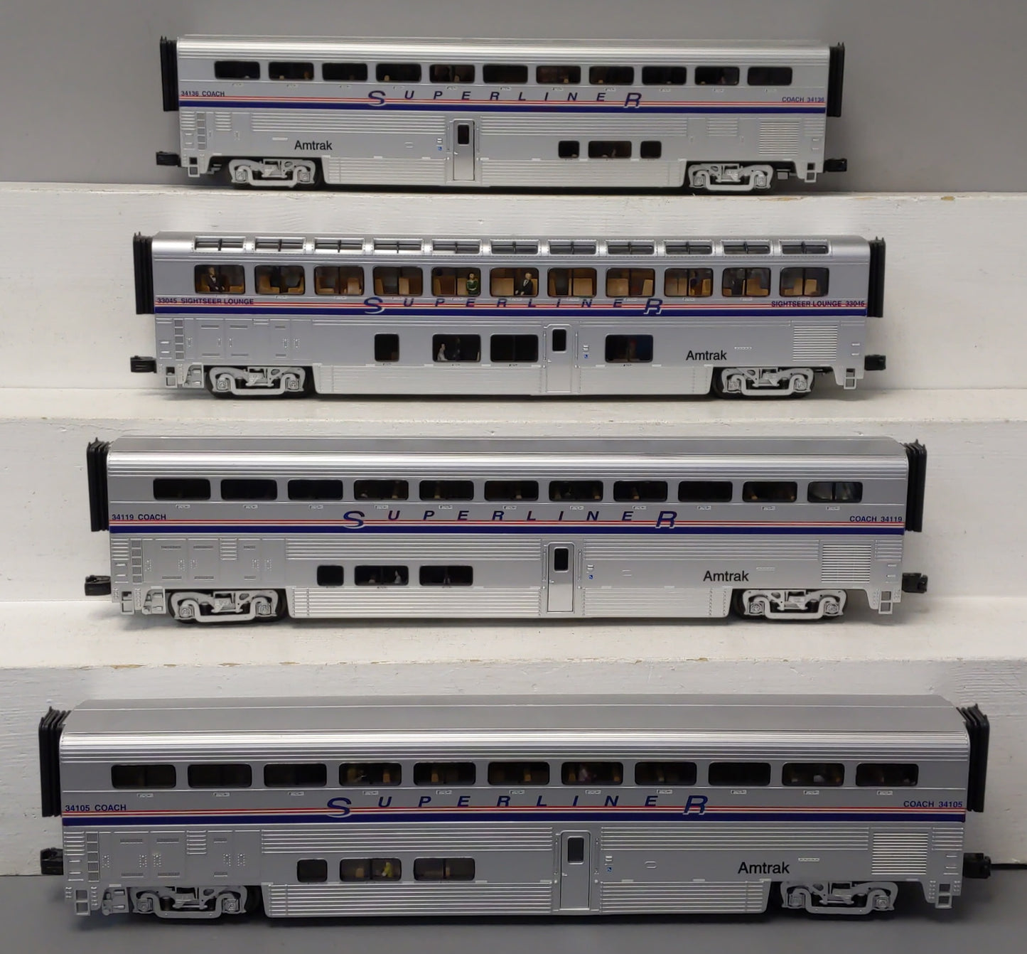 MTH 20-65233 O Amtrak/Northeast Thin Stripes SuperLiner Passenger Set (Set of 4)