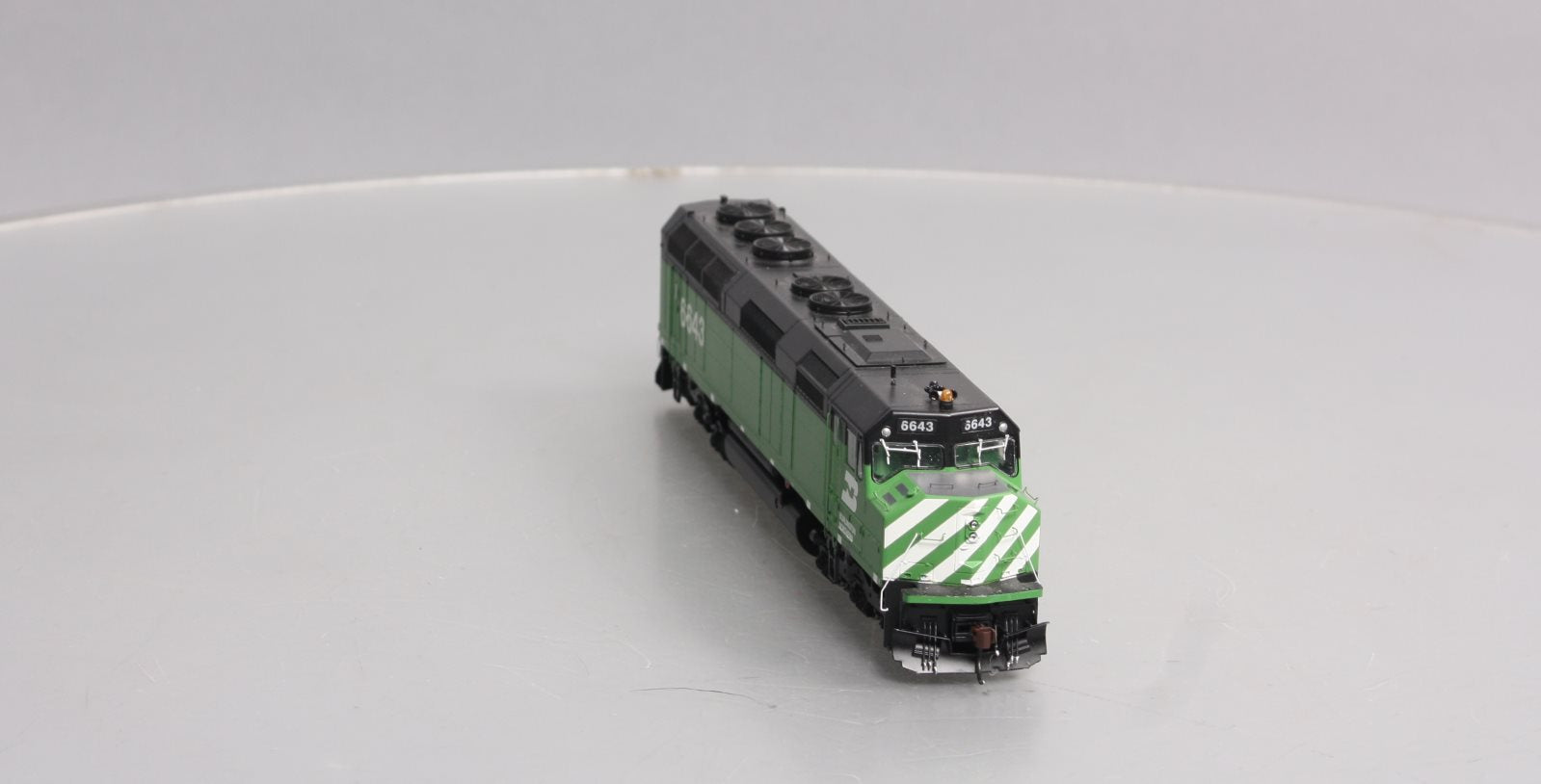 Athearn G67519 HO Burlington Northern F45 Diesel Locomotive #6643