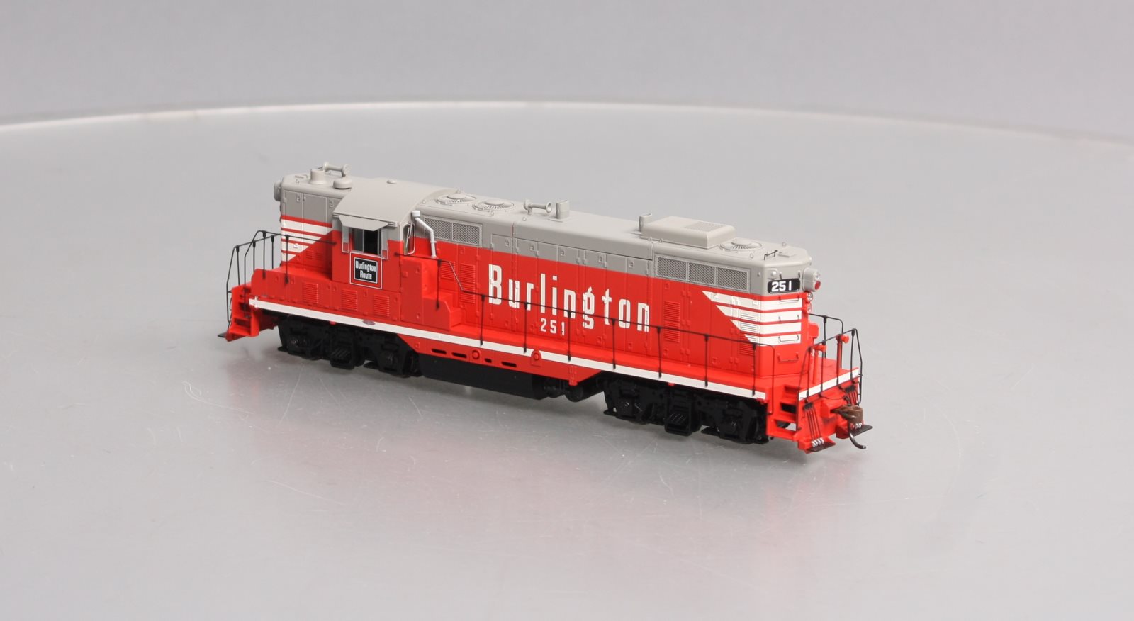Athearn G62943 HO CB&Q GP7 Diesel Locomotive with DCC & Sound #251