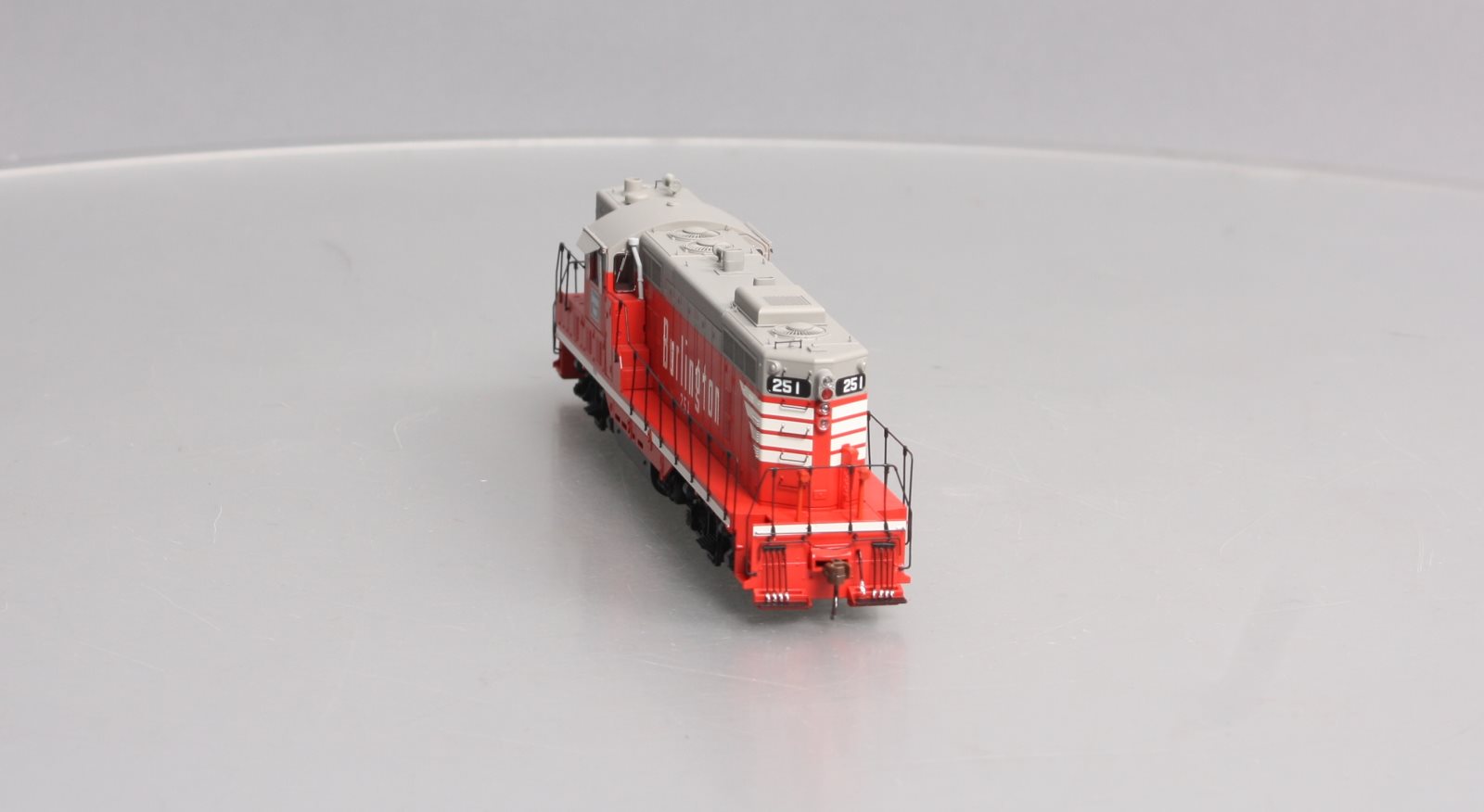 Athearn G62943 HO CB&Q GP7 Diesel Locomotive with DCC & Sound #251