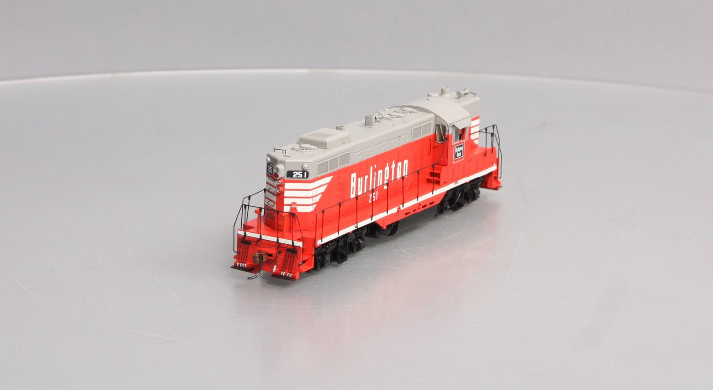 Athearn G62943 HO CB&Q GP7 Diesel Locomotive with DCC & Sound #251
