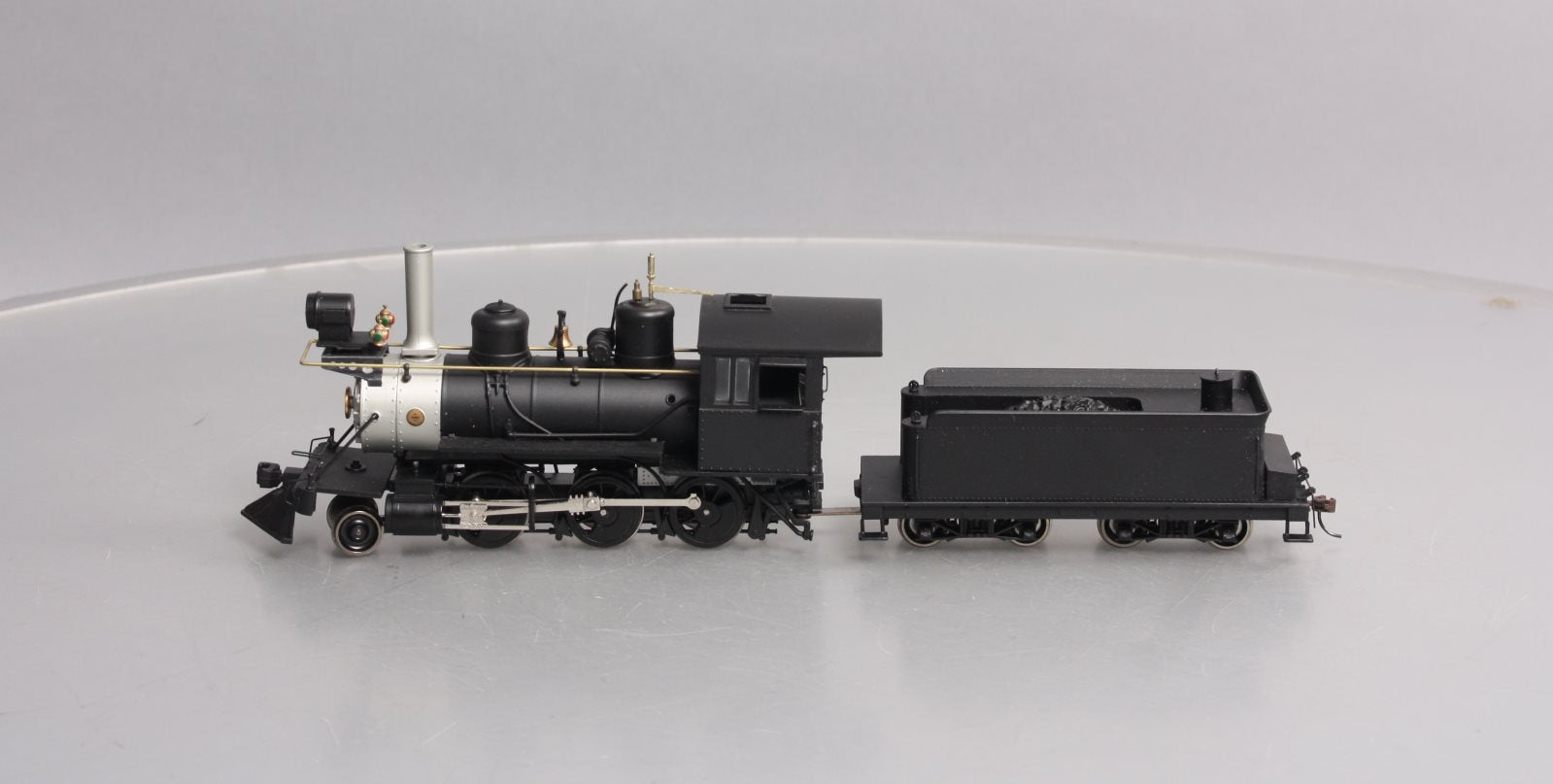 Bachmann 25299 On30 Painted & Unlettered 2-6-0 Mogul Steam Locomotive & Tender