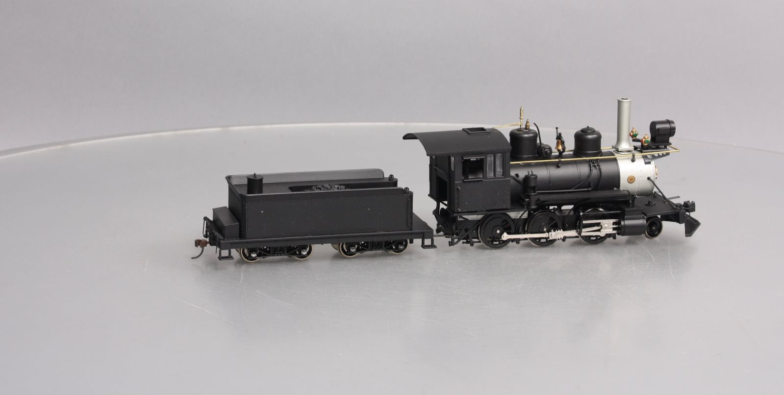 Bachmann 25299 On30 Painted & Unlettered 2-6-0 Mogul Steam Locomotive & Tender