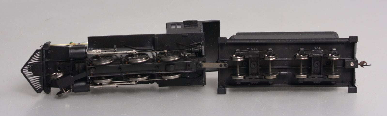 Bachmann 25299 On30 Painted & Unlettered 2-6-0 Mogul Steam Locomotive & Tender
