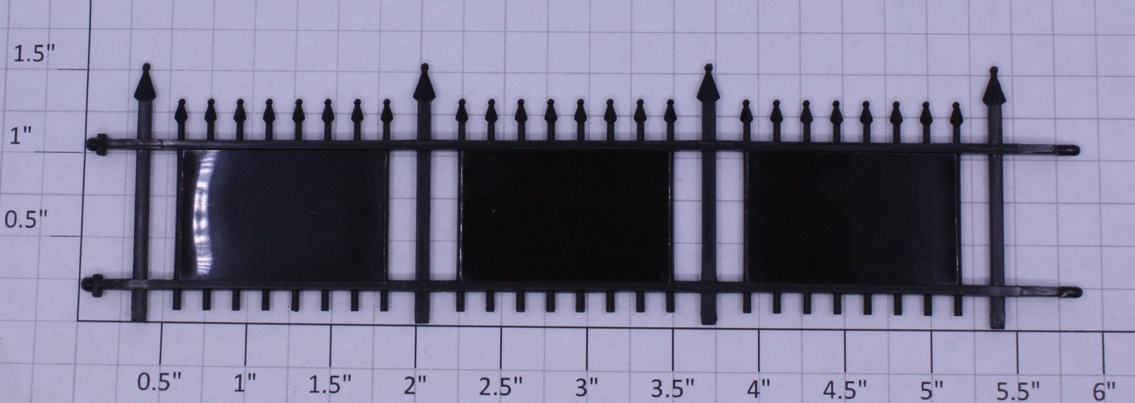 Lionel 256-10X Black 3-Section Plastic Fence with Solid Centers