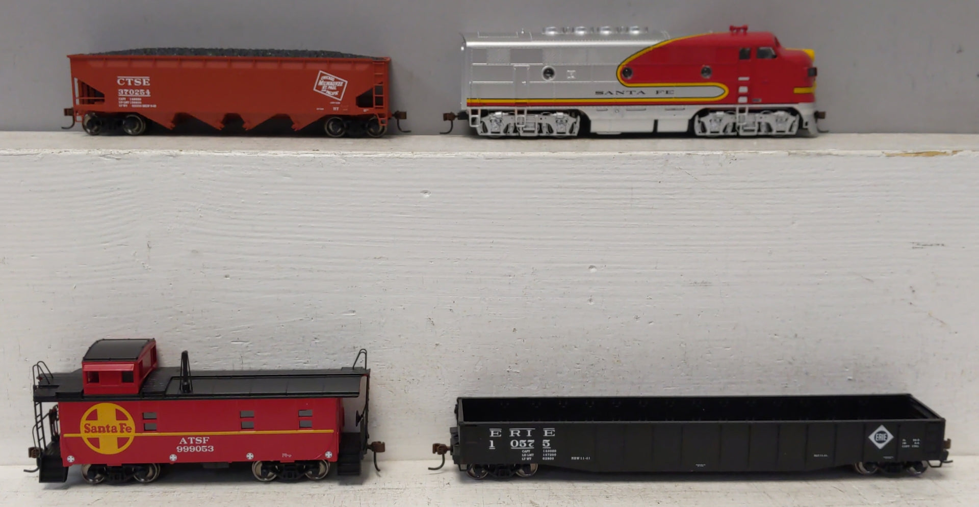 MTH 81-4001-1 HO F-3 Diesel R-T-R Sante Fe Archive Freight Train Set