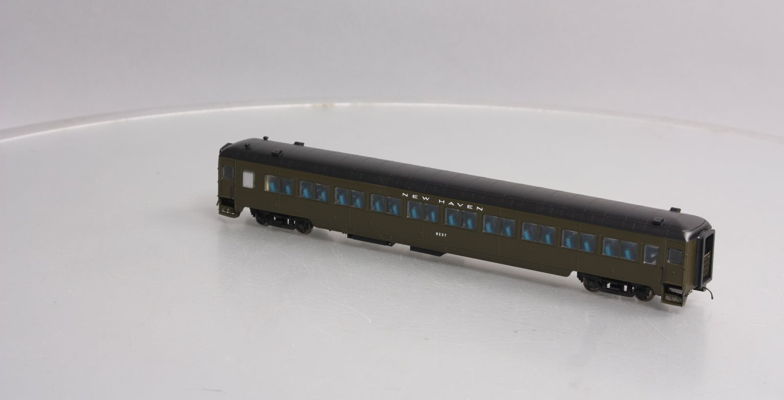 Rapido Trains 109124 HO New Haven 10-Window Coach #8237 (Pullman Green)