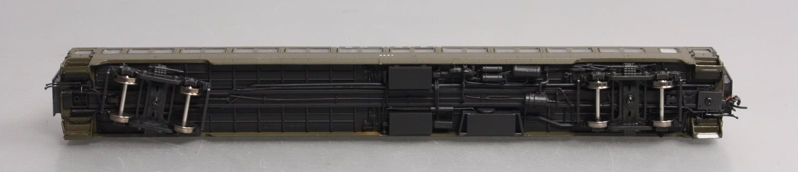 Rapido Trains 109124 HO New Haven 10-Window Coach #8237 (Pullman Green)